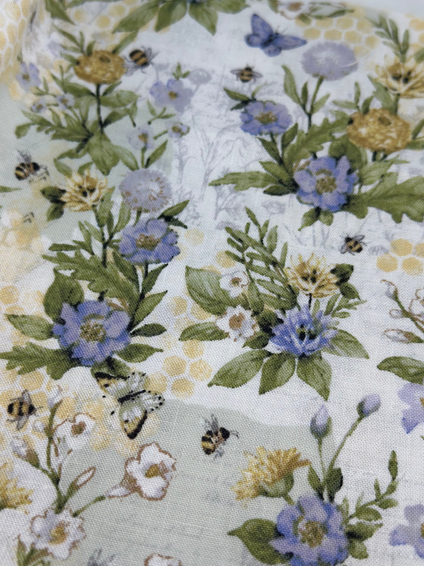 Sweet As Can Bee Floral 78812 A62028