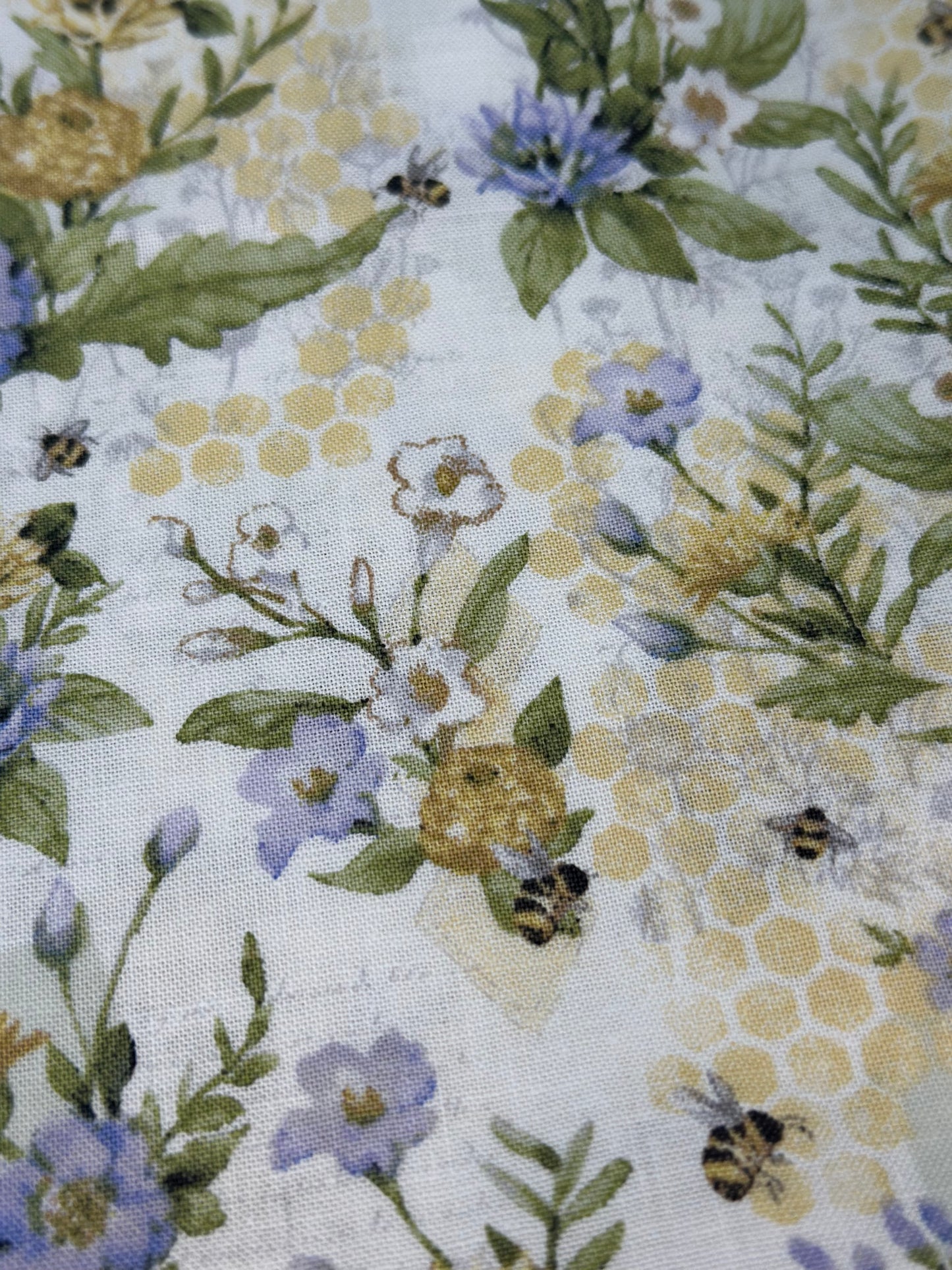 Sweet As Can Bee Floral 78812 A62028