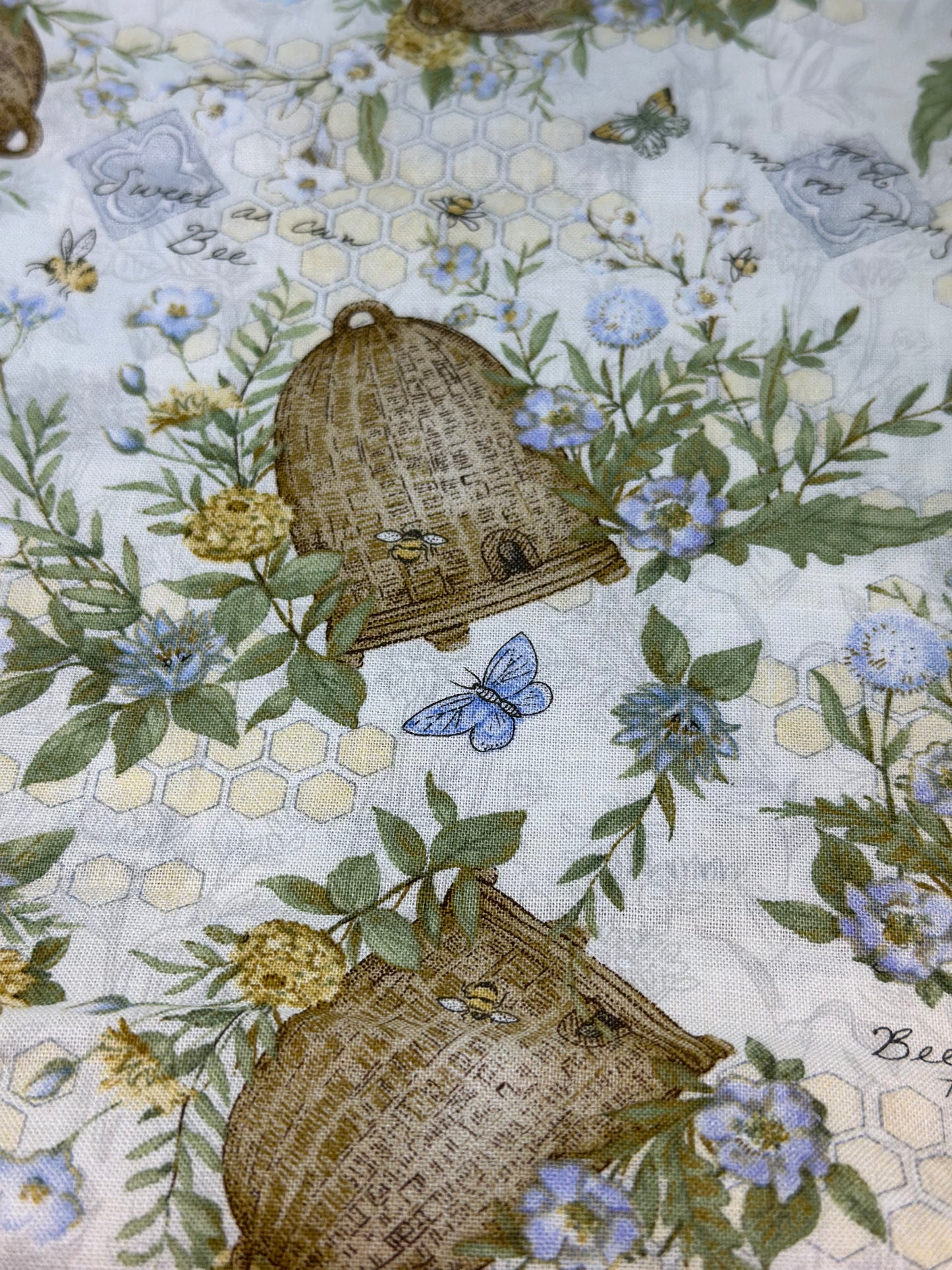 Sweet As Can Bee Tossed Hives and Floral 78811 A62028