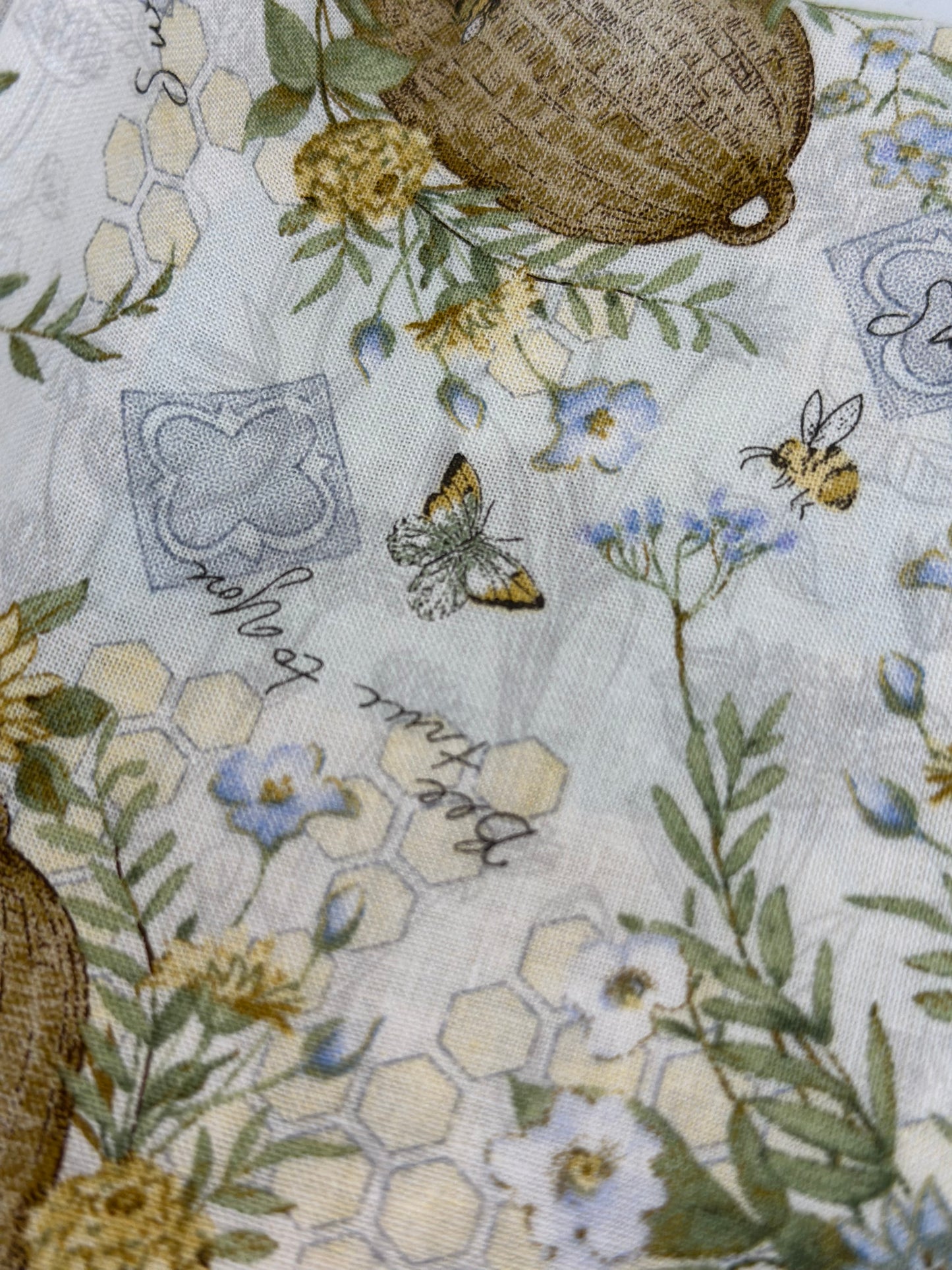 Sweet As Can Bee Tossed Hives and Floral 78811 A62028