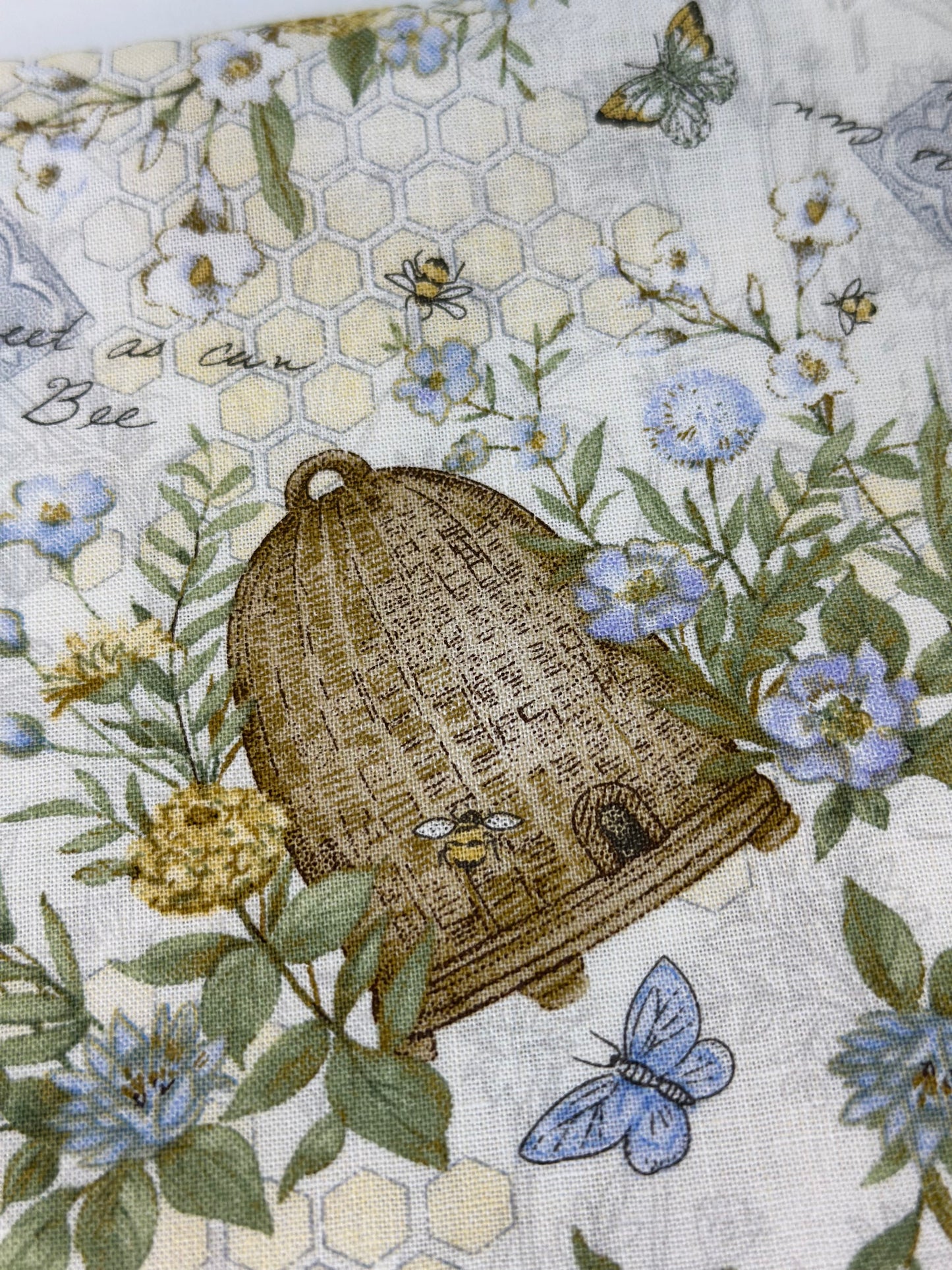 Sweet As Can Bee Tossed Hives and Floral 78811 A62028