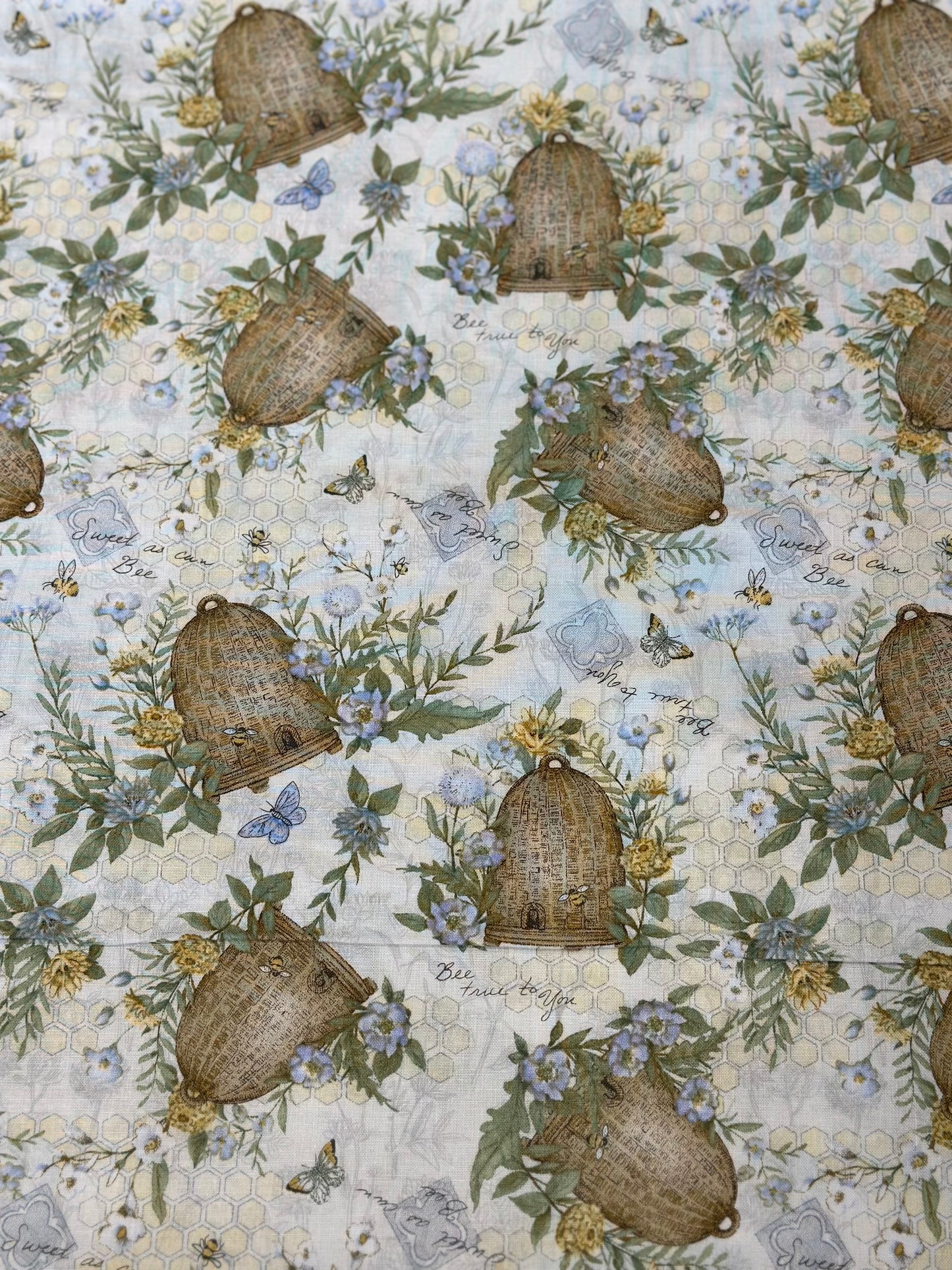Sweet As Can Bee Tossed Hives and Floral 78811 A62028